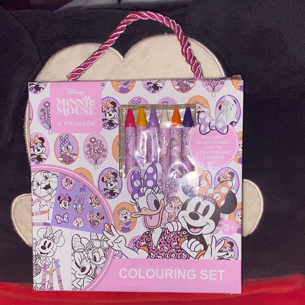 4/$20 bundle Disney Minnie Mouse Colouring Set